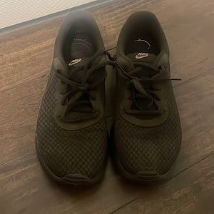 Lightly worn black Nike tennis shoes